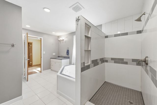 27 Ansie Road, Chelmsford, MA 01824