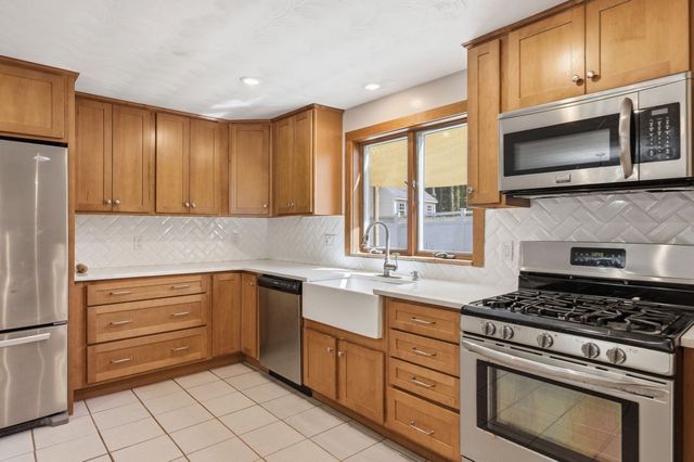 27 Ansie Road, Chelmsford, MA 01824