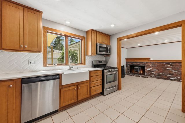 27 Ansie Road, Chelmsford, MA 01824