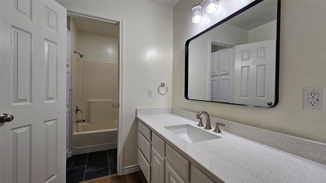 901 W Congress Street, Denton, TX 76201