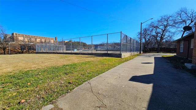 901 W Congress Street, Denton, TX 76201