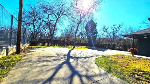 901 W Congress Street, Denton, TX 76201