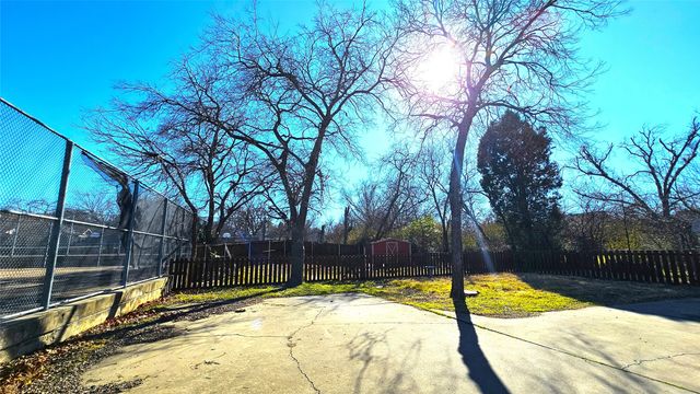 901 W Congress Street, Denton, TX 76201