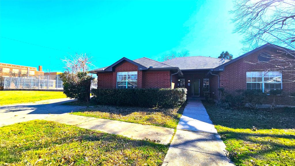 901 W Congress Street, Denton, TX 76201