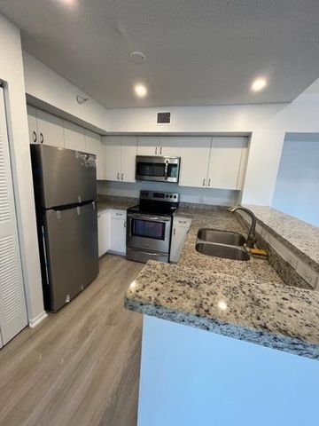 111 Yacht Club Way 305, Hypoluxo, FL 33462