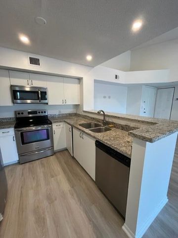 111 Yacht Club Way 305, Hypoluxo, FL 33462