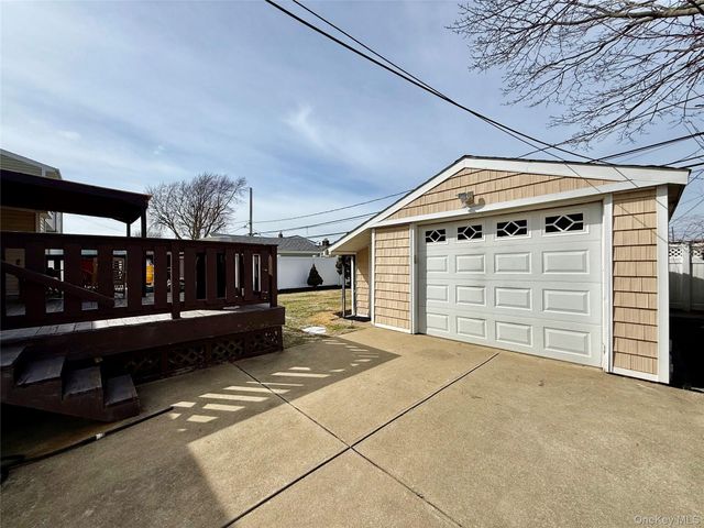 68 Robert Street, Freeport, NY 11520