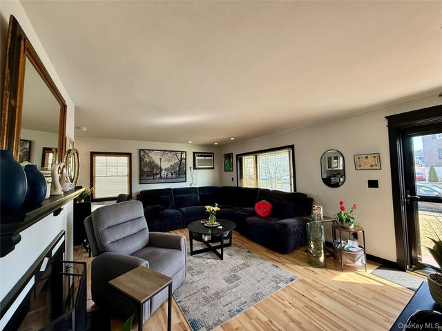 68 Robert Street, Freeport, NY 11520