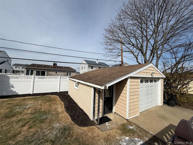 68 Robert Street, Freeport, NY 11520