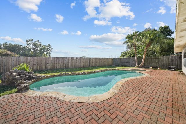 2309 Lord Nelson Drive, Seabrook, TX 77586