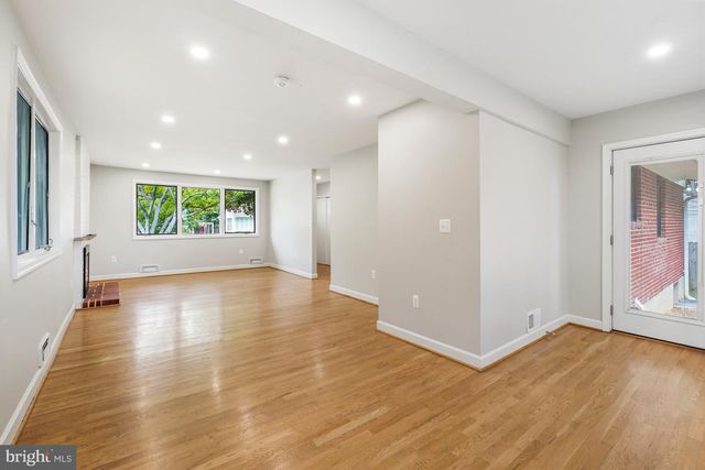 2123 N EARLEY ST, Alexandria, VA 22302