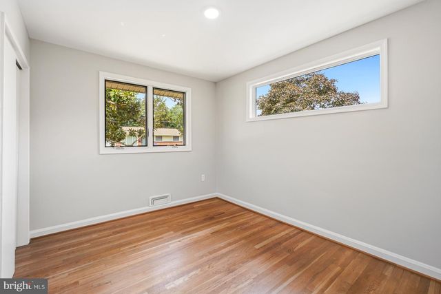 2123 N EARLEY ST, Alexandria, VA 22302