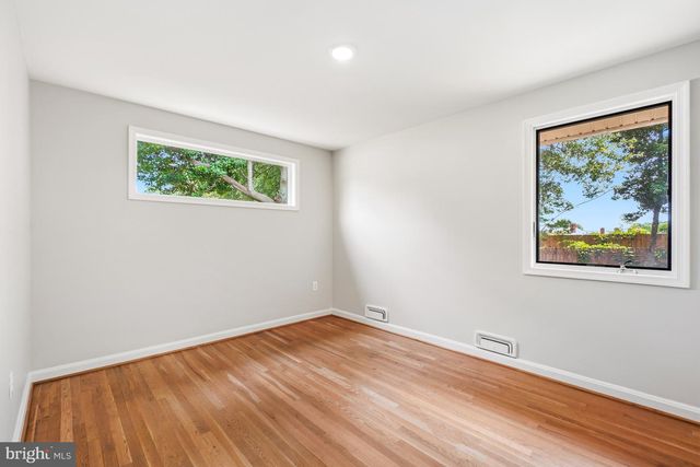 2123 N EARLEY ST, Alexandria, VA 22302