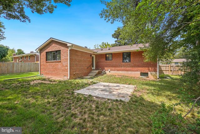 2123 N EARLEY ST, Alexandria, VA 22302