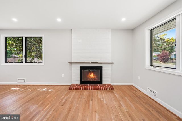 2123 N EARLEY ST, Alexandria, VA 22302
