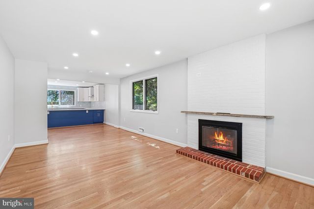 2123 N EARLEY ST, Alexandria, VA 22302