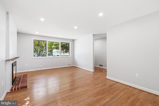 2123 N EARLEY ST, Alexandria, VA 22302