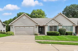 709 Hartz Court, Le Claire, IA 52753