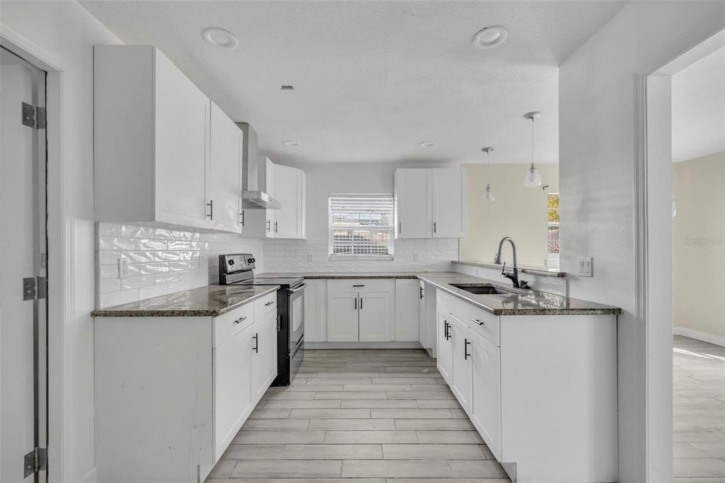 Image 11 of property listing at 109 MARGO LANE, Longwood, FL 32750