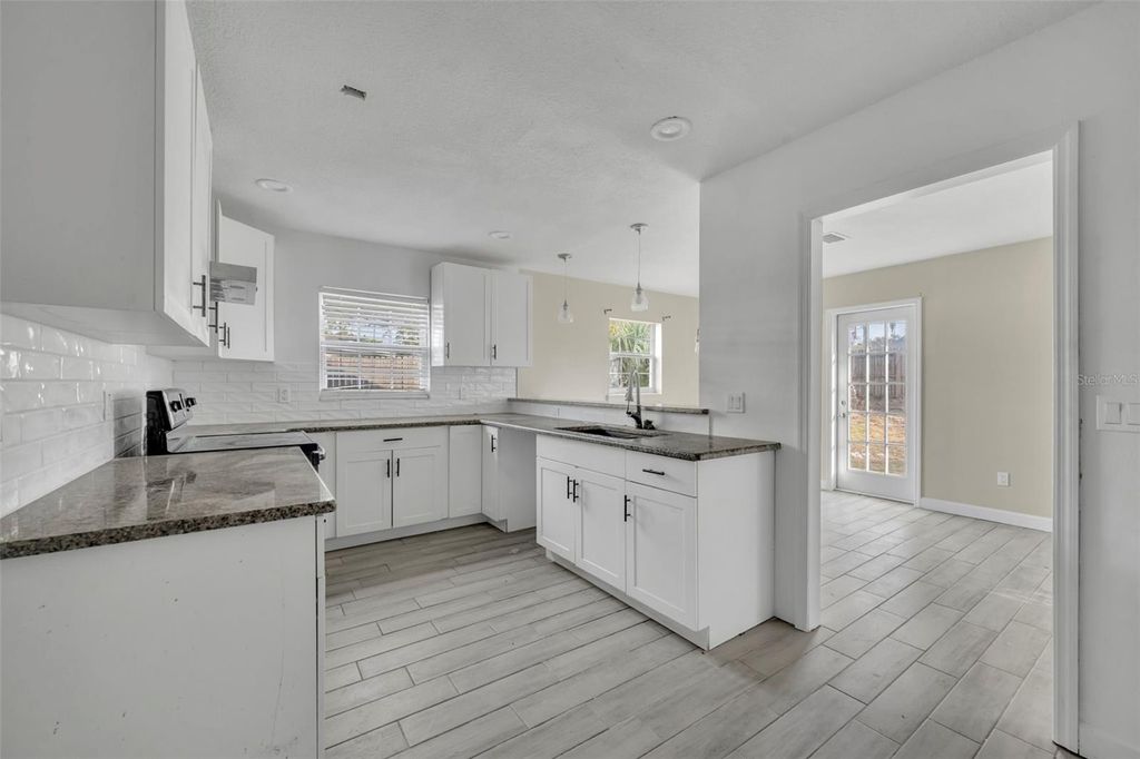 Image 12 of property listing at 109 MARGO LANE, Longwood, FL 32750