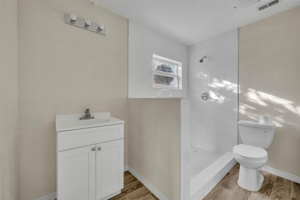 Image 17 of property listing at 109 MARGO LANE, Longwood, FL 32750