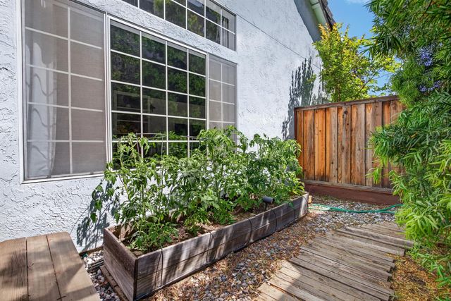 1061 Plymouth Dr, Tracy, CA 95376