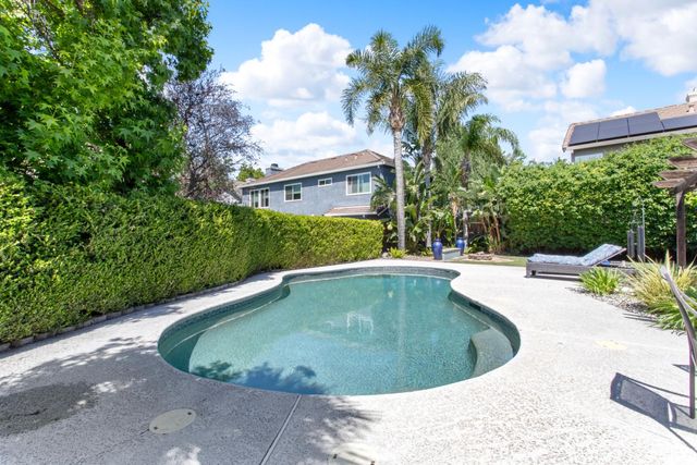 1061 Plymouth Dr, Tracy, CA 95376