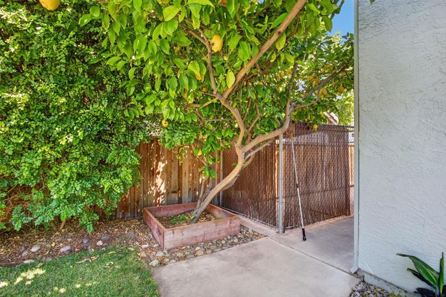 1061 Plymouth Dr, Tracy, CA 95376