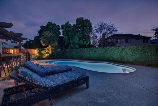 1061 Plymouth Dr, Tracy, CA 95376