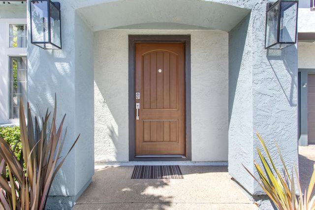 1061 Plymouth Dr, Tracy, CA 95376