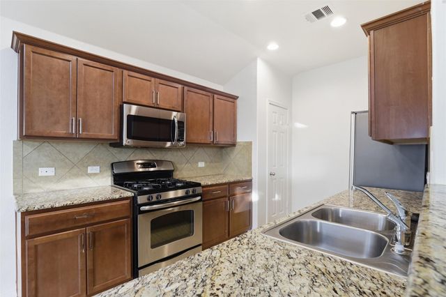 448 Nottingham LOOP, Kyle, TX 78640
