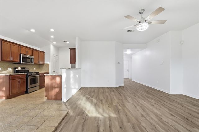 448 Nottingham LOOP, Kyle, TX 78640