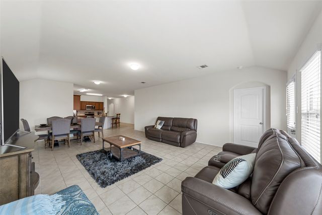 901 Opal Path, Princeton, TX 75407