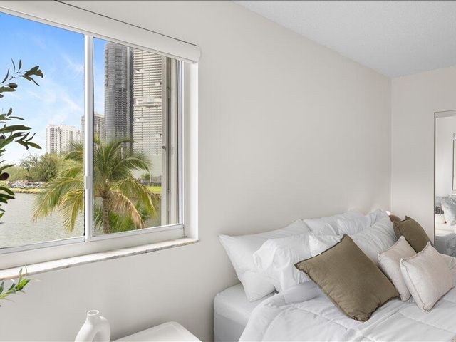 18260 N Bay Road 418, Sunny Isles Beach, FL 33160