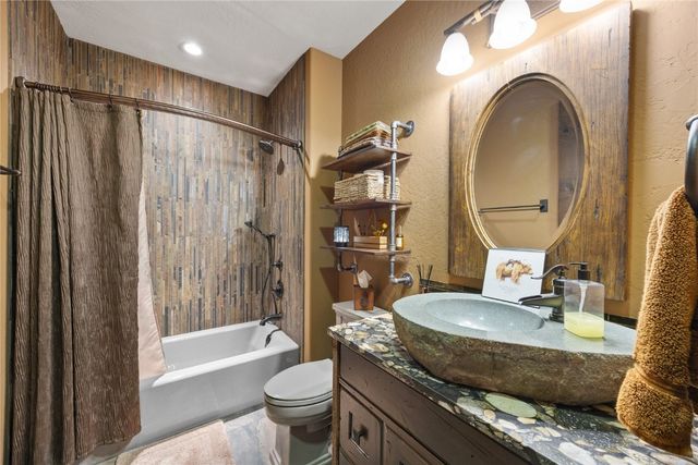 1720 Stillwater Pass, Cedar Rapids, IA 52403