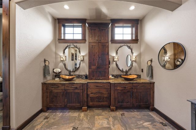 1720 Stillwater Pass, Cedar Rapids, IA 52403