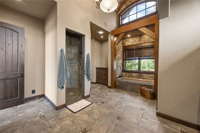 1720 Stillwater Pass, Cedar Rapids, IA 52403