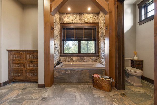 1720 Stillwater Pass, Cedar Rapids, IA 52403