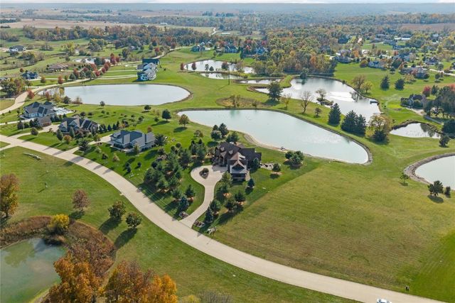 1720 Stillwater Pass, Cedar Rapids, IA 52403