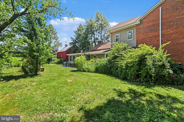124 3RD ST, Boiling Springs, PA 17007