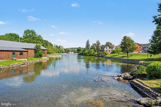 124 3RD ST, Boiling Springs, PA 17007