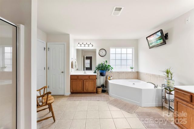 1086 Arrowhead Drive SE, Concord, NC 28025