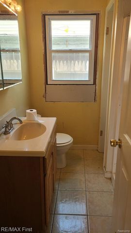 2220 Rowland Avenue, Royal Oak, MI 48067