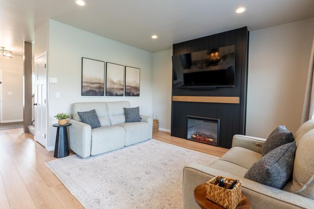 4744 Hampton Loop S, Moorhead, MN 56560