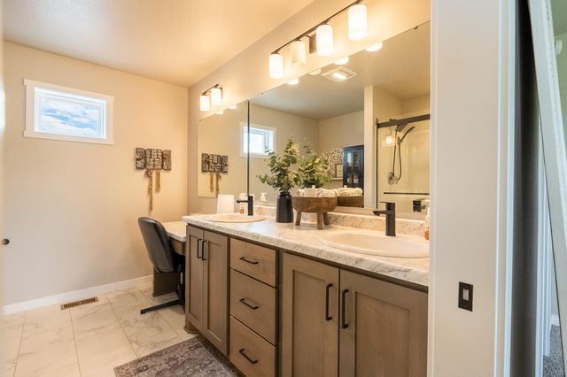 4744 Hampton Loop S, Moorhead, MN 56560