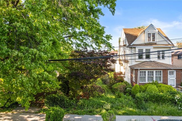 13631 58th Avenue, Flushing, NY 11355