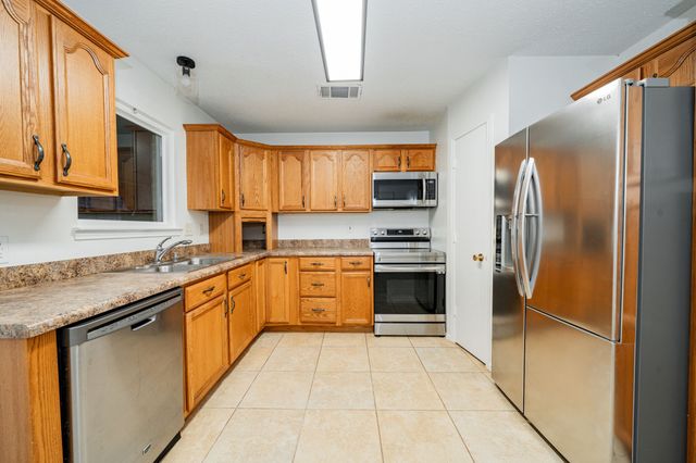 2014 Cardinal Lane, Lewisville, TX 75077