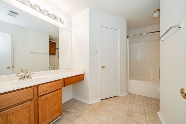 2014 Cardinal Lane, Lewisville, TX 75077