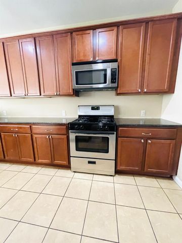 12623 Ashford Shore Dr Drive, Houston, TX 77072