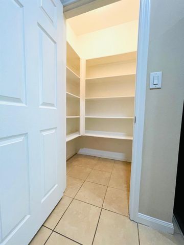 12623 Ashford Shore Dr Drive, Houston, TX 77072